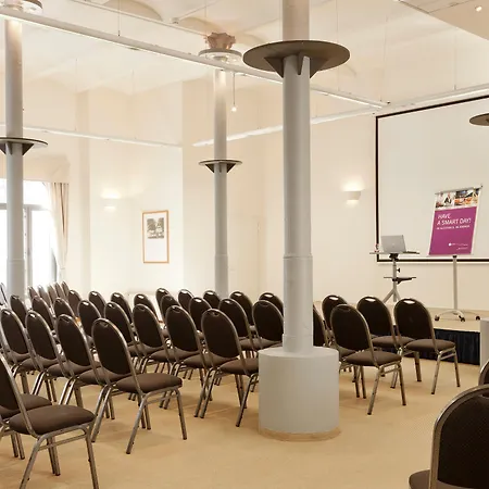 Abion Spreebogen Waterside فندق