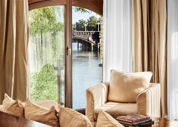 Abion Spreebogen Waterside 4* Berlín